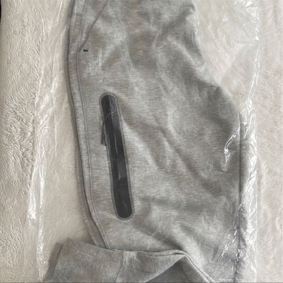 (NWT) Nike Tech Fleece Women’s Sweatpants in Gray, Medium - Picture 8 of 10